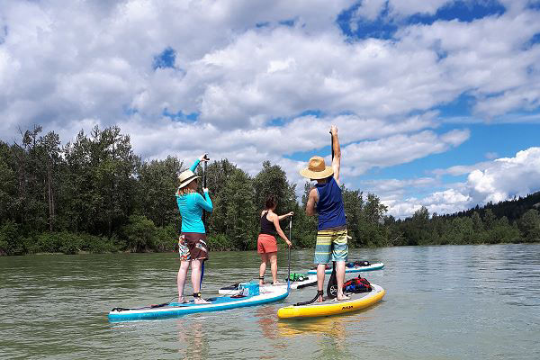 SUP paddling SUPs floating down the Columbia River